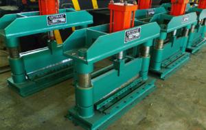 米兰体育哪里下:井盖破损路面坑洼 有关部门及时处置